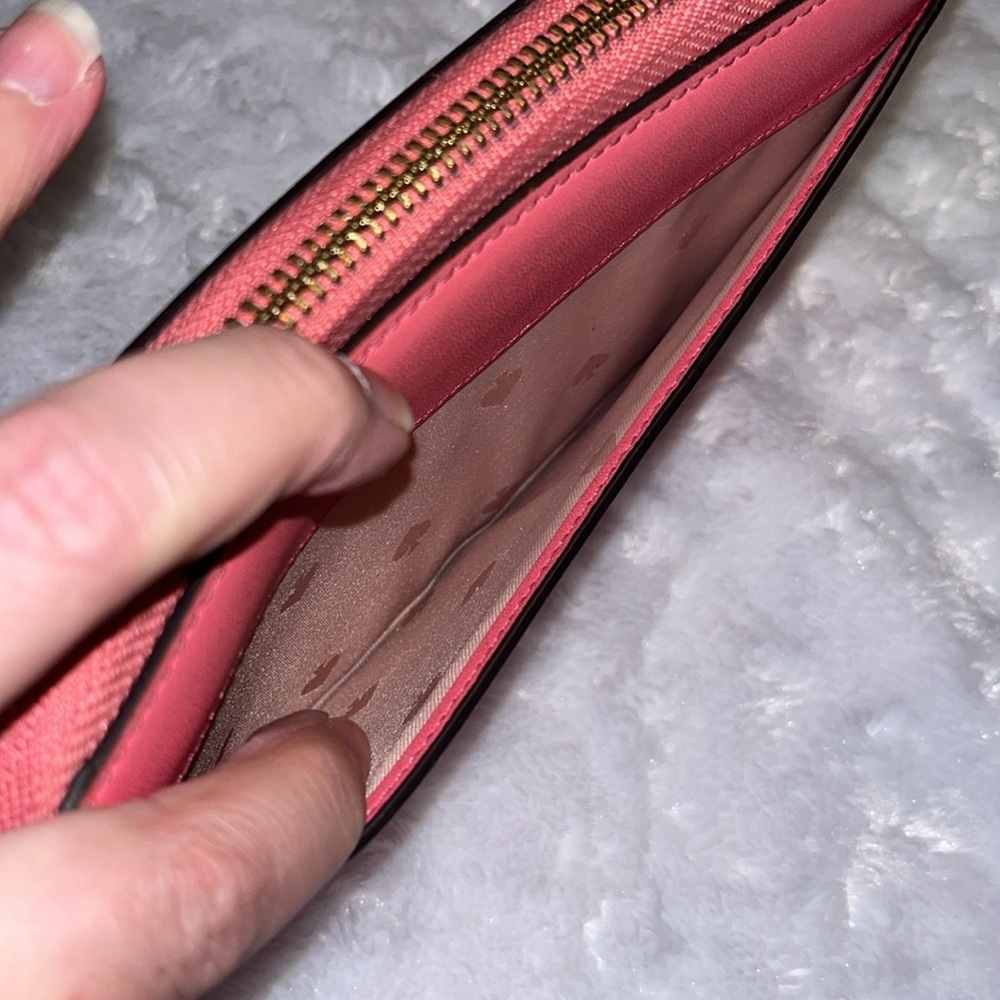 kate spade EUC Picnic in the Park Large ZipAround Strawberry Wallet - Picture 8 of 17